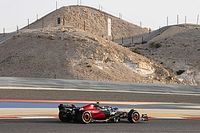 F1: Zhou 'bate' Verstappen e fecha segundo dia de testes na ponta; Russell tem problemas