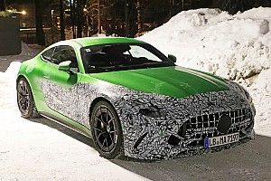 La nuova Mercedes-AMG GT sarà una coupé 2+2 ibrida plug-in