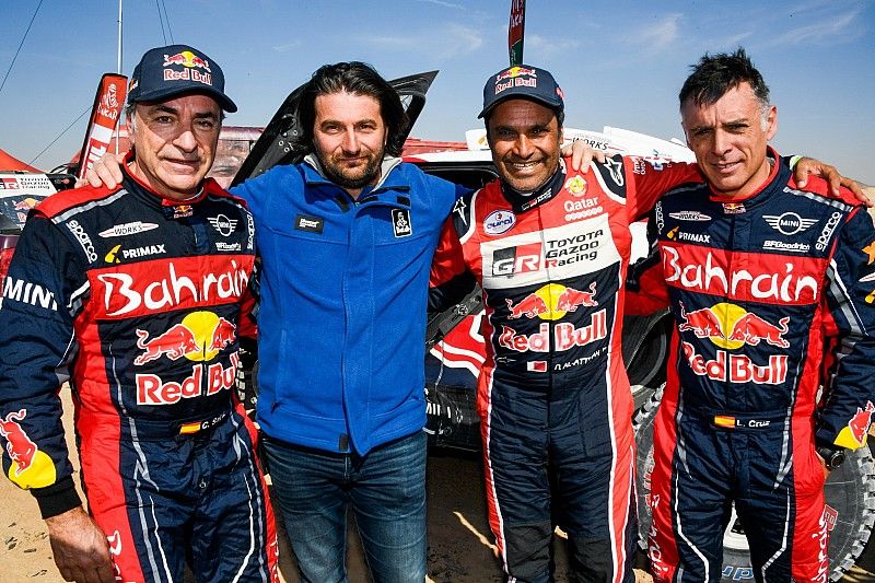 #305 JCW X-Raid Team: Carlos Sainz, Lucas Cruz, David Castera, director of the Dakar Rally, #300 Toyota Gazoo Racing: Nasser Al-Attiyah