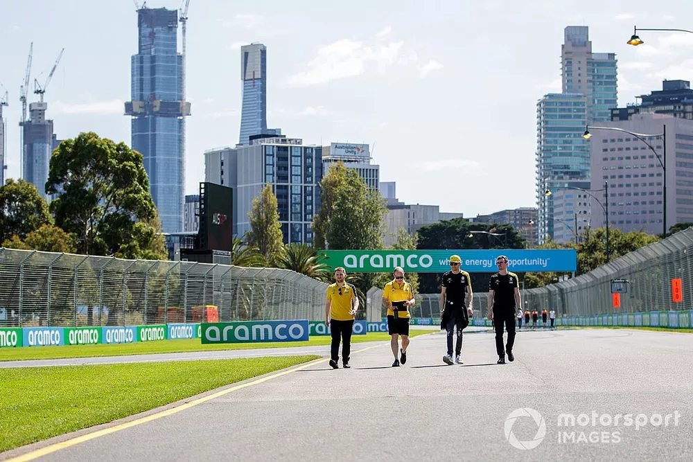 Esteban Ocon, Renault F1 tijdens de track walk