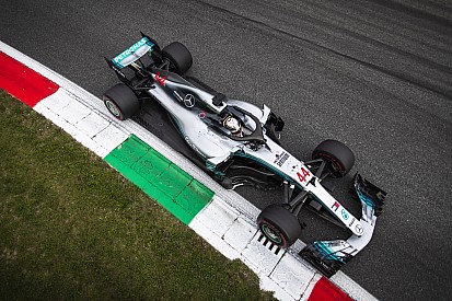 Fordult a kocka: ezúttal a Ferrari, és nem a Mercedes abroncsai hólyagosodtak