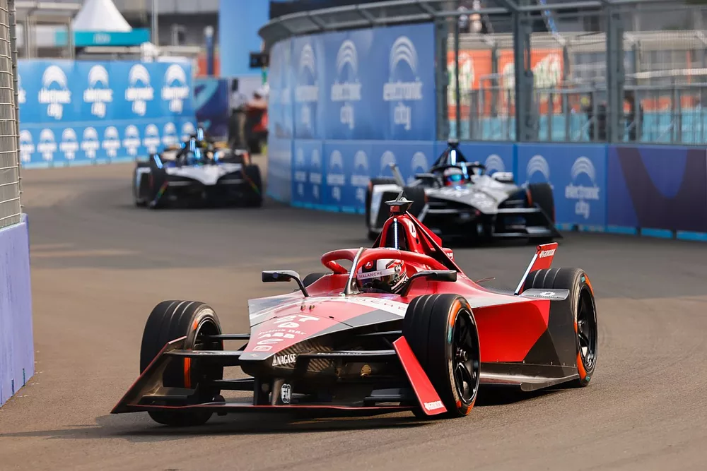 Jake Dennis, Andretti Autosport, Porsche 99 X Electric Gen3, Mitch Evans, Jaguar Racing , Jaguar I-TYPE 6
