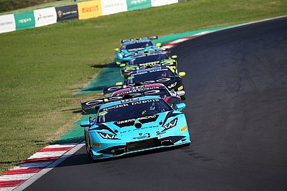Lamborghini, Finale Mondiale AM-LC: un super Hardwick trionfa in Gara 1. Successo anche per Price