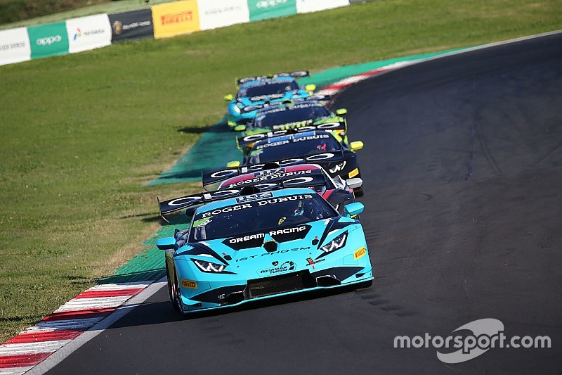 Lamborghini, Finale Mondiale AM-LC: un super Hardwick trionfa in Gara 1. Successo anche per Price