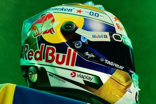 Max Verstappen presenta un casco especial para el GP de Brasil de F1