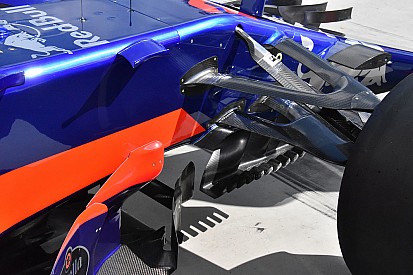 Toro Rosso: il turning vanes diventa una griglia di slot sul marciapiede