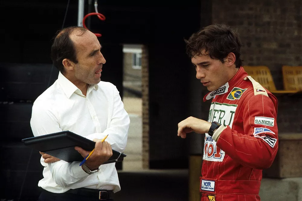 Frank Williams discute avec Ayrton Senna