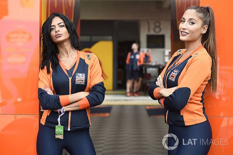 Fotogallery: ecco le bellissime ombrelline del GP d'Aragon di MotoGP