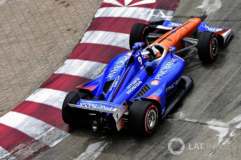 Dixon marca el paso en el warmup