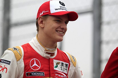 Schumacher nyerte az utolsó (havas) F3-as tesztnapot