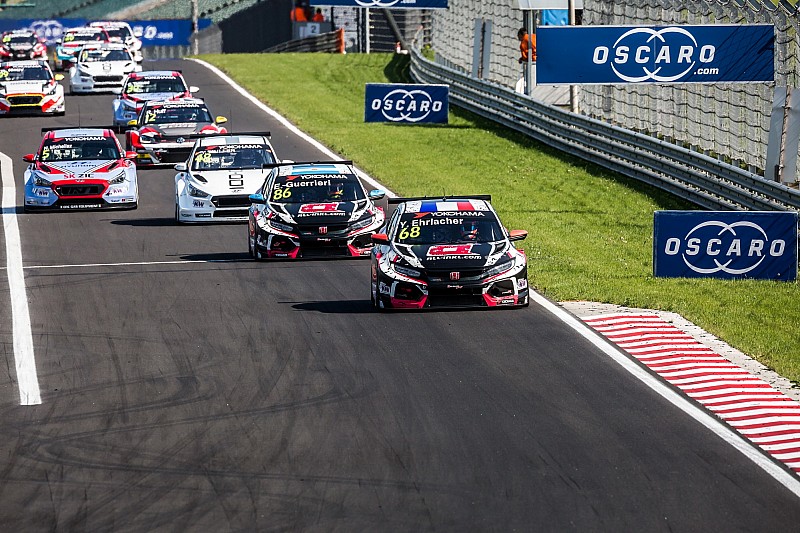 WTCR в Угорщині: Ерлаше та Гер’єрі принесли дубль Honda у першій гонці