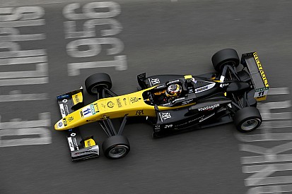 F3 Pau: Fenestraz onbedreigd naar zege nadat rivaal crasht