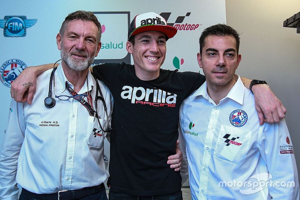 Aleix Espargar&oacute;, Aprilia Racing Team Gresini, Dr &Aacute;ngel Charte, director m&eacute;dico MotoGP, Dr Michele Zasa, Clinica Movil