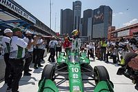 Palou gana la pole en Detroit, O'Ward en top 10 y Canapino en 20&deg;