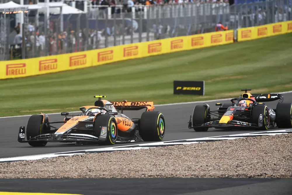 Lando Norris, McLaren MCL60, Max Verstappen, Red Bull Racing RB19