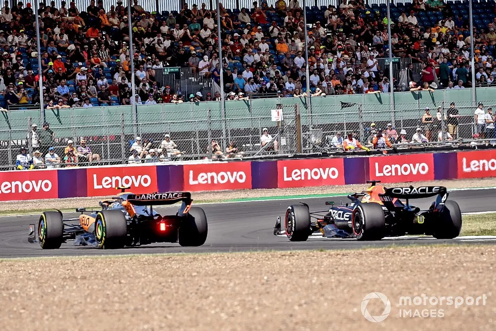 Lando Norris, McLaren MCL60, Max Verstappen, Red Bull Racing RB19