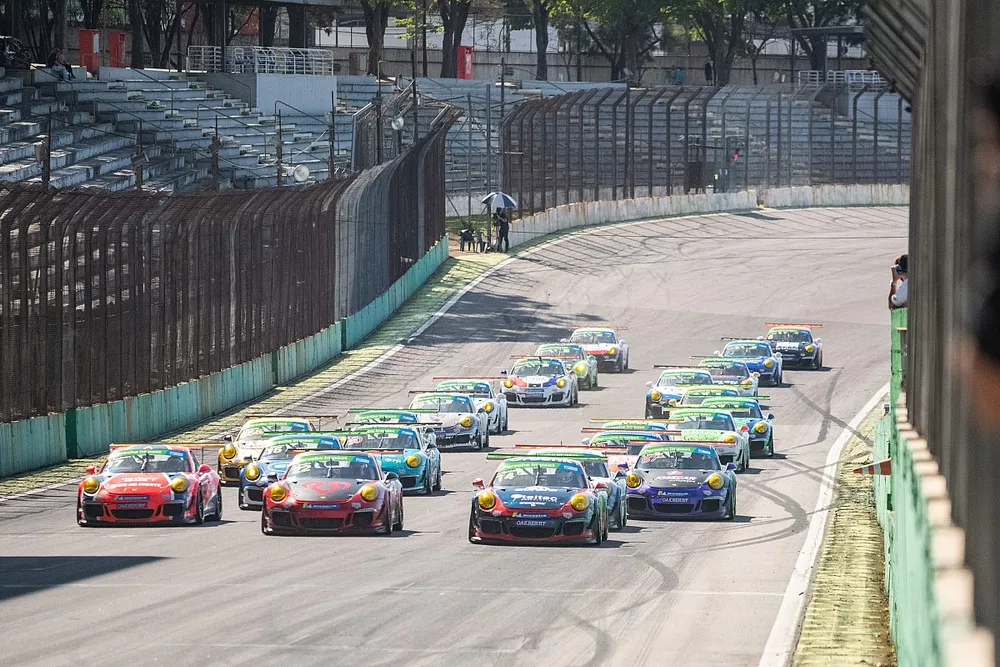 Largada da Porsche GT3 Cup em Interlagos