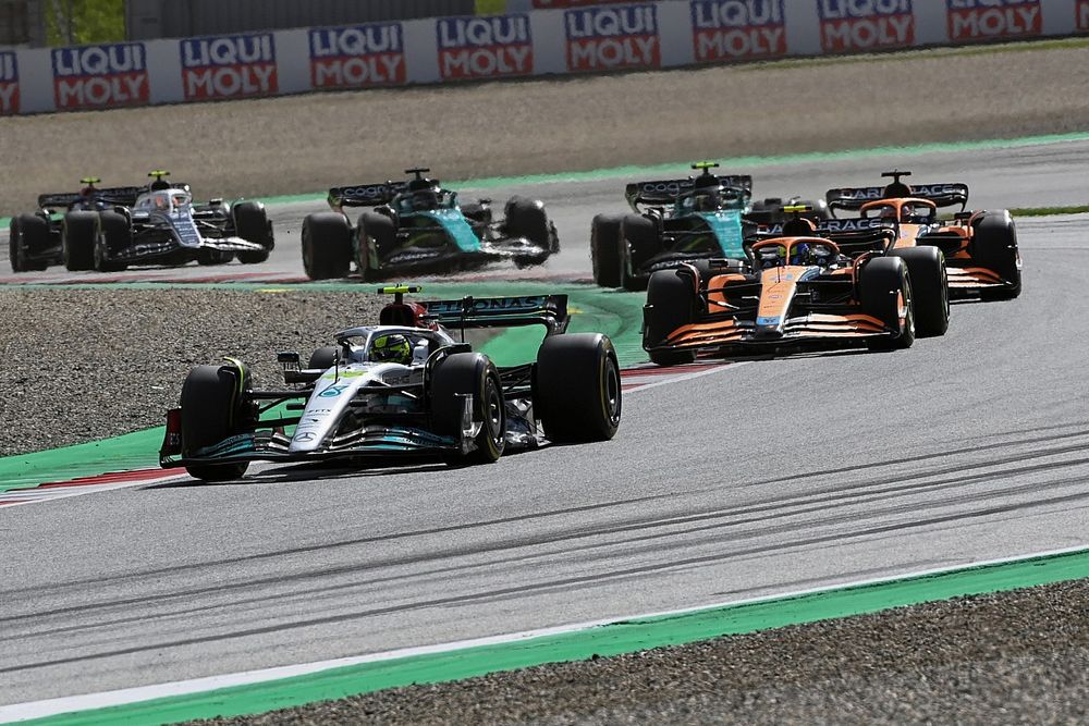 Lewis Hamilton, Mercedes W13, Lando Norris, McLaren MCL36, Daniel Ricciardo, McLaren MCL36
