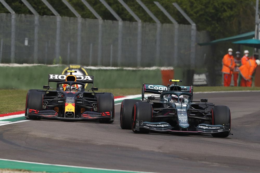 Sebastian Vettel, Aston Martin AMR21, Sergio Pérez, Red Bull Racing RB16B