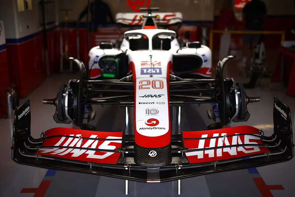 Haas VF-22, in garage, moneygram detail