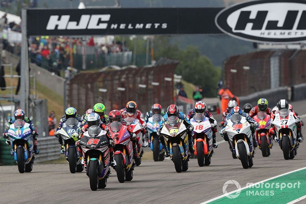 Niki Tuuli, Ajo Motorsport lidera al inicio de la carrera