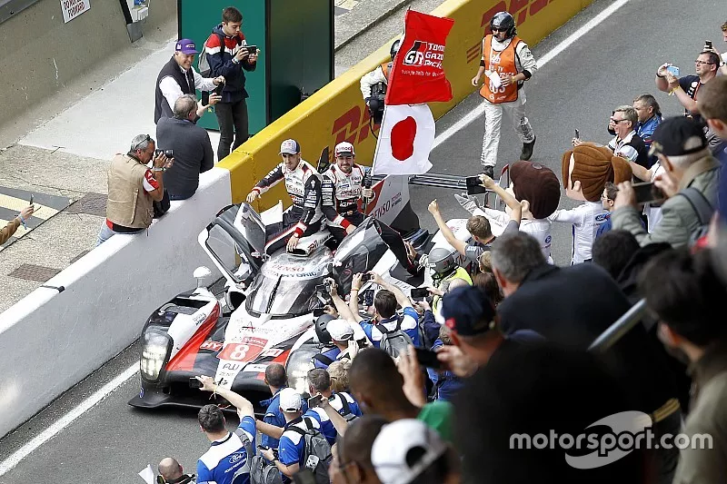 I vincitori della gara #8 Toyota Gazoo Racing Toyota TS050: S&eacute;bastien Buemi, Kazuki Nakajima, Fernando Alonso