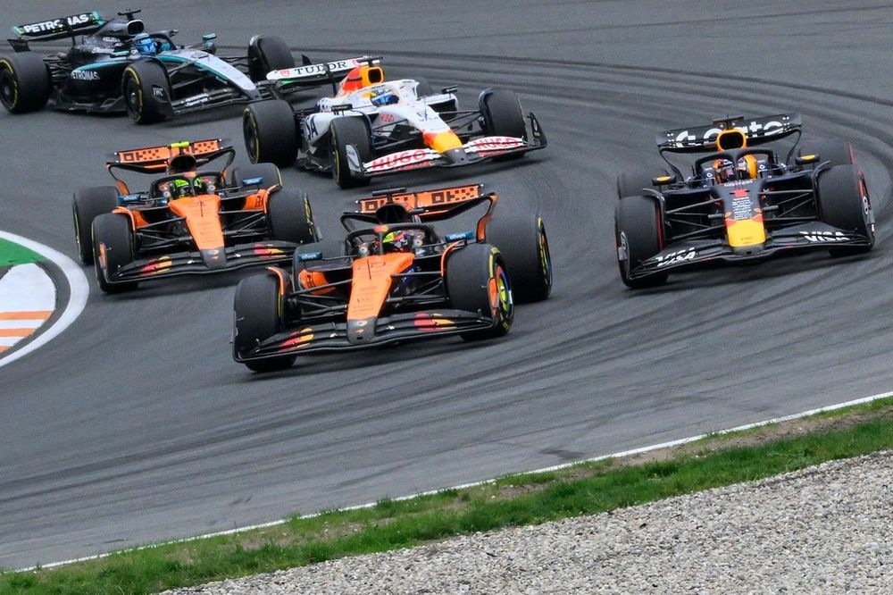 Lando Norris, McLaren, Oscar Piastri, McLaren, Max Verstappen, Red Bull Racing