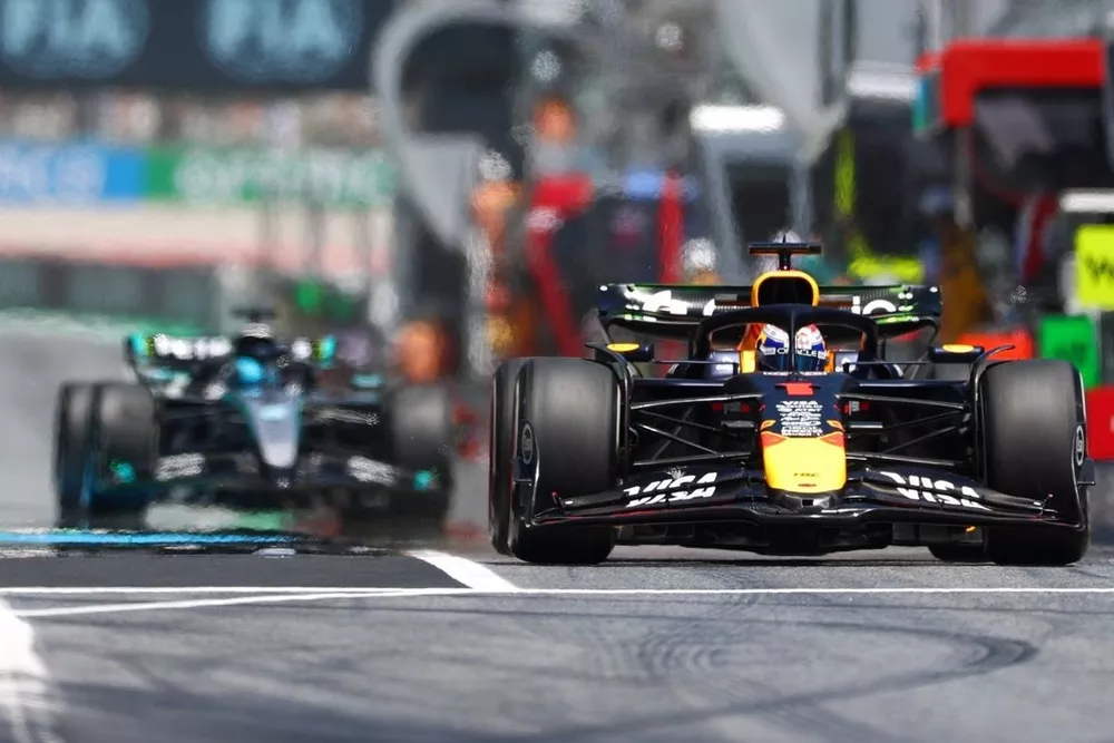 Max Verstappen, Red Bull Racing, George Russell, Mercedes