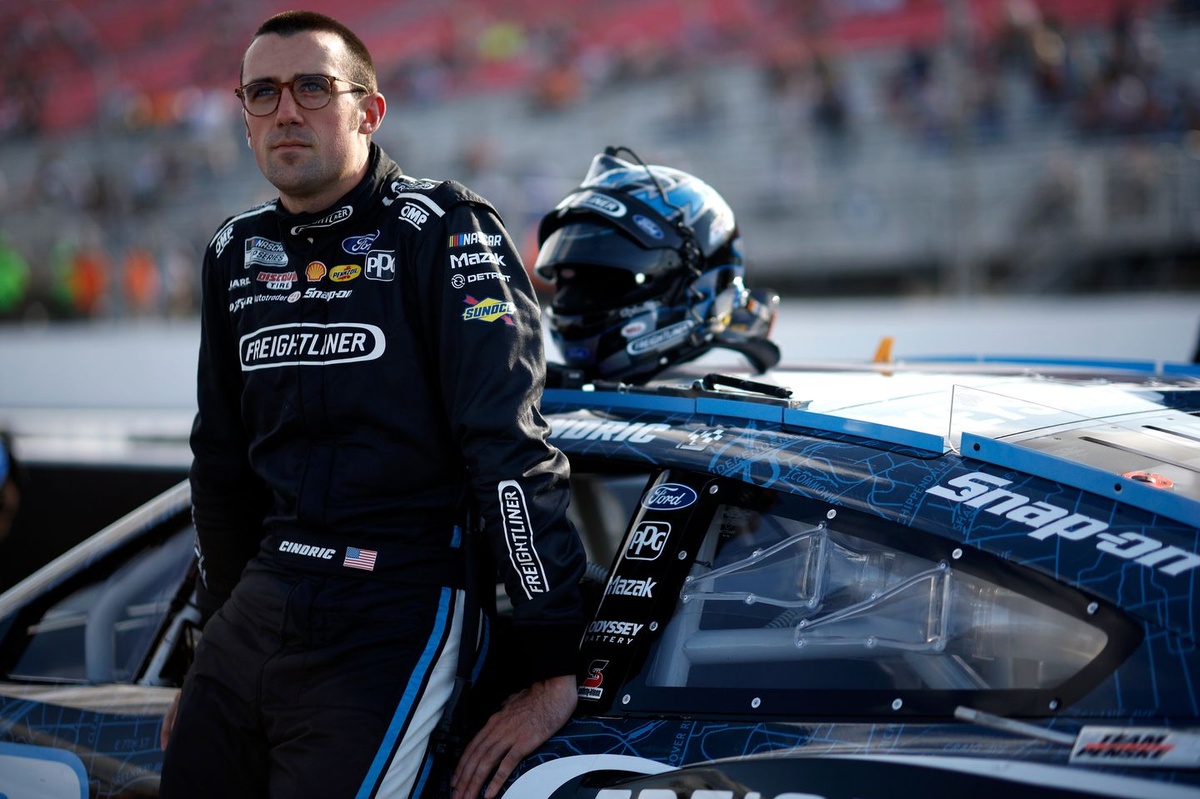 애들레이드에서 슈퍼카 데뷔를 위해 즉석에서 배울 준비가 된 Cindric