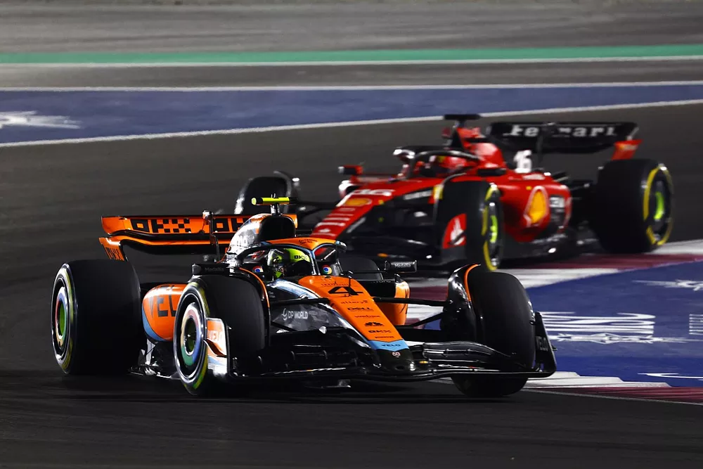 Lando Norris, McLaren MCL60, Charles Leclerc, Ferrari SF-23