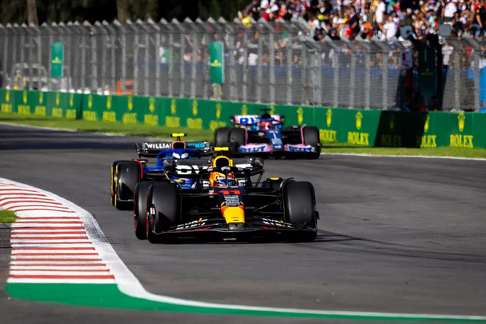 Sergio Perez, Red Bull Racing RB19, Logan Sargeant, Williams FW45, Esteban Ocon, Alpine A523
