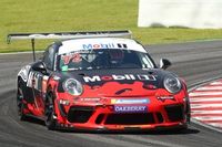 Porsche Cup: Atual campe&atilde;, Bassani vence uma ca&oacute;tica corrida 1 da Sprint Challenge no Velocitta