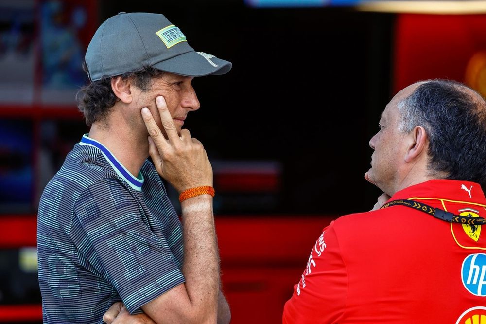 John Elkann, Presidente, Ferrari, Frederic Vasseur, Director de Equipo y Director General, Scuderia Ferrari 