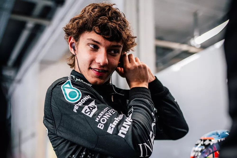 Andrea Kimi Antonelli au volant de la Mercedes W12