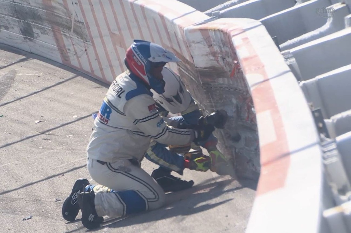 NASCAR pauses Michigan race for repairs after Elliott, Bell crash