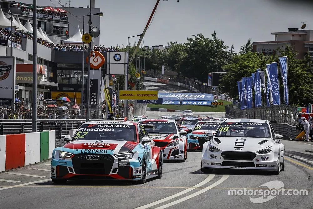 Start action, Gordon Shedden, Audi Sport Leopard Lukoil Team Audi RS 3 LMS leads