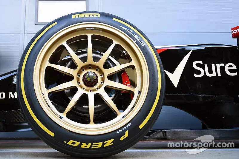 La Lotus E22 avec des pneus Pirelli 18 pouces