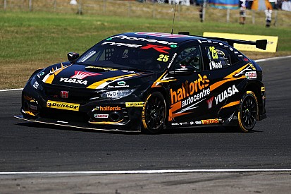 Neal, Cammish stay on at Honda BTCC squad