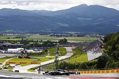 Los Mercedes empiezan al frente en casa de Red Bull