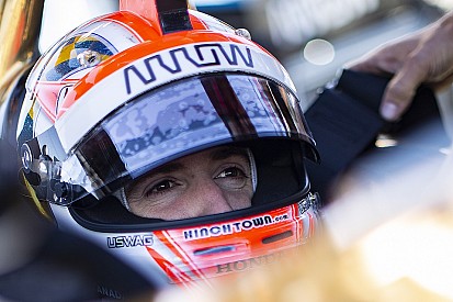 Hinchcliffe lidera práctica con 11 autos en Sebring
