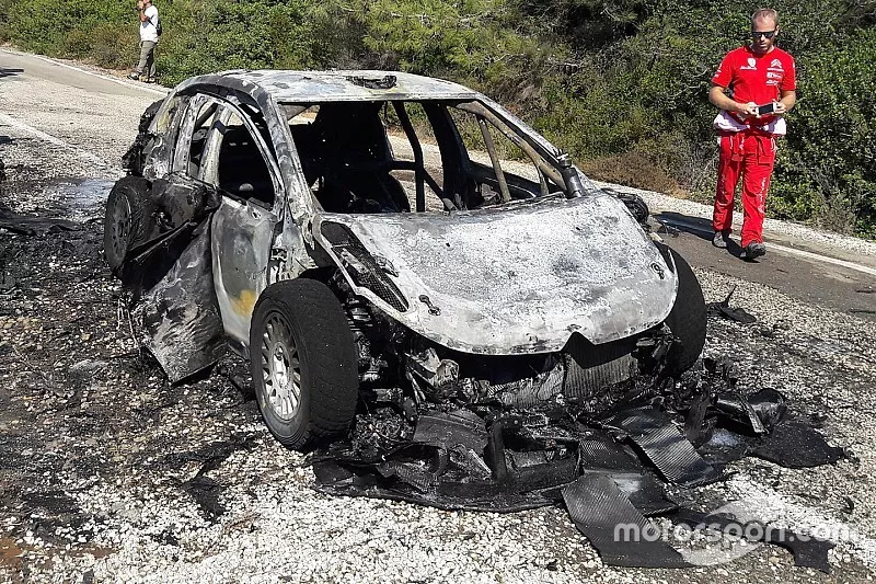Craig Breen, Scott Martin, Citro&euml;n World Rally Team Citro&euml;n C3 WRC, burn car