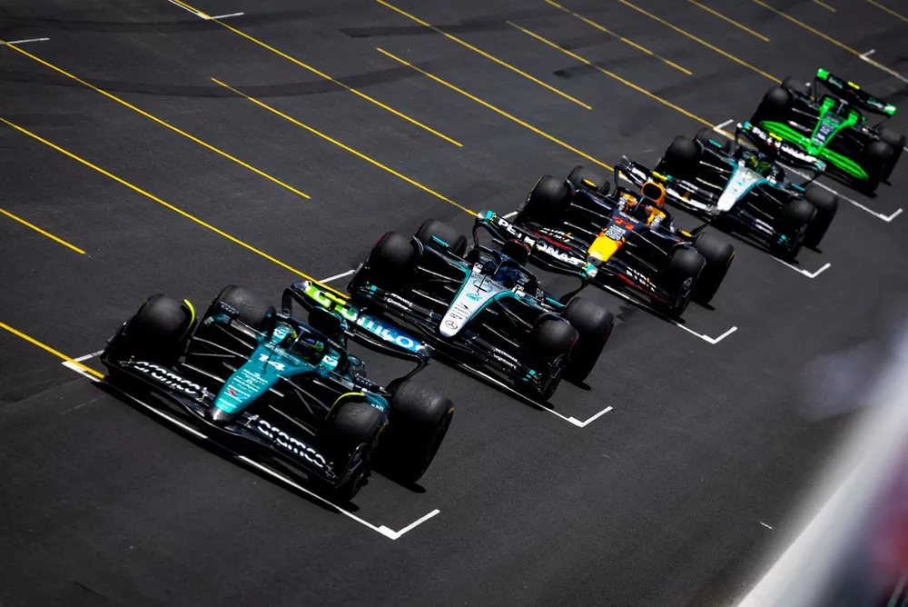 Fernando Alonso, Aston Martin AMR24, George Russell, Mercedes F1 W15, Sergio Perez, Red Bull Racing RB20, Lewis Hamilton, Mercedes F1 W15, Zhou Guanyu, Stake F1 Team KICK Sauber C44, make a practice start