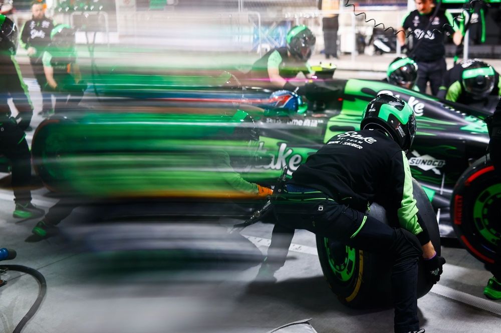 Zhou Guanyu, Stake F1 Team KICK Sauber C44