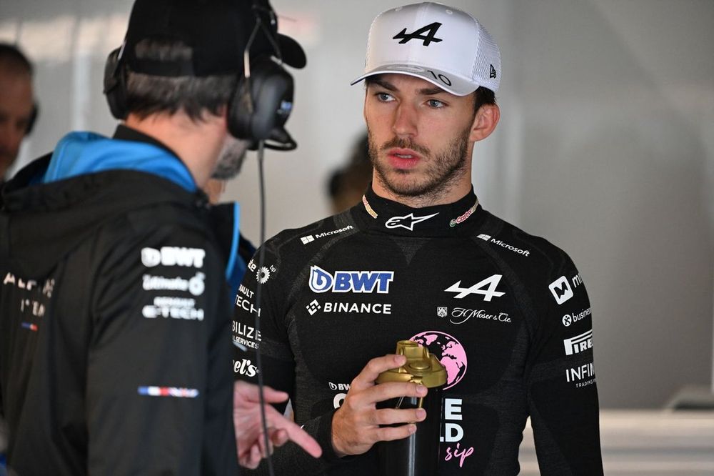Pierre Gasly, Alpine F1 Team, en el garaje