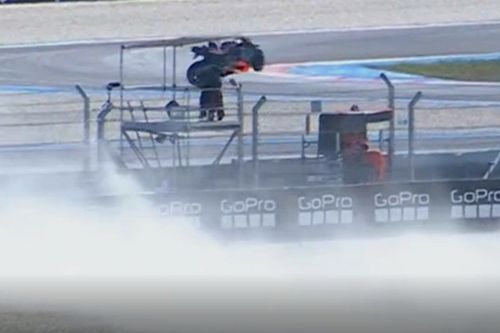 V&Iacute;DEO: Moto de Acosta voa e quase acerta cinegrafista da MotoGP em incidente na Hungria