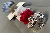 Castroneves revela su rostro en el trofeo Borg-Warner