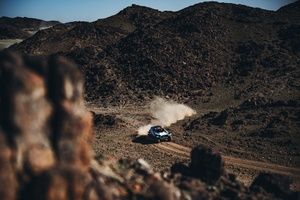 Dakar: Etap 1. Dużo kamieni, mniej piachu