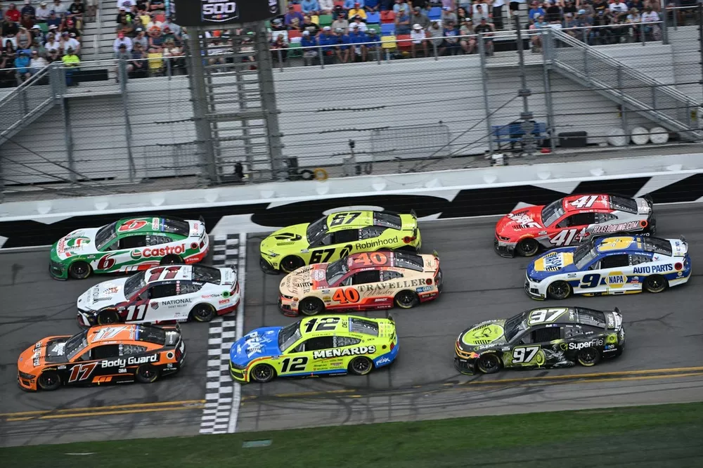 Chris Buescher, RFK Racing Ford, Denny Hamlin, Joe Gibbs Racing Toyota, Brad Keselowski, RFK Racing Ford