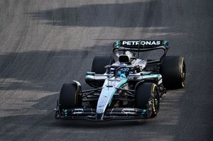 Por qué Russell apostó a los medios en la Q3 de Brasil y Antonelli no lo siguió