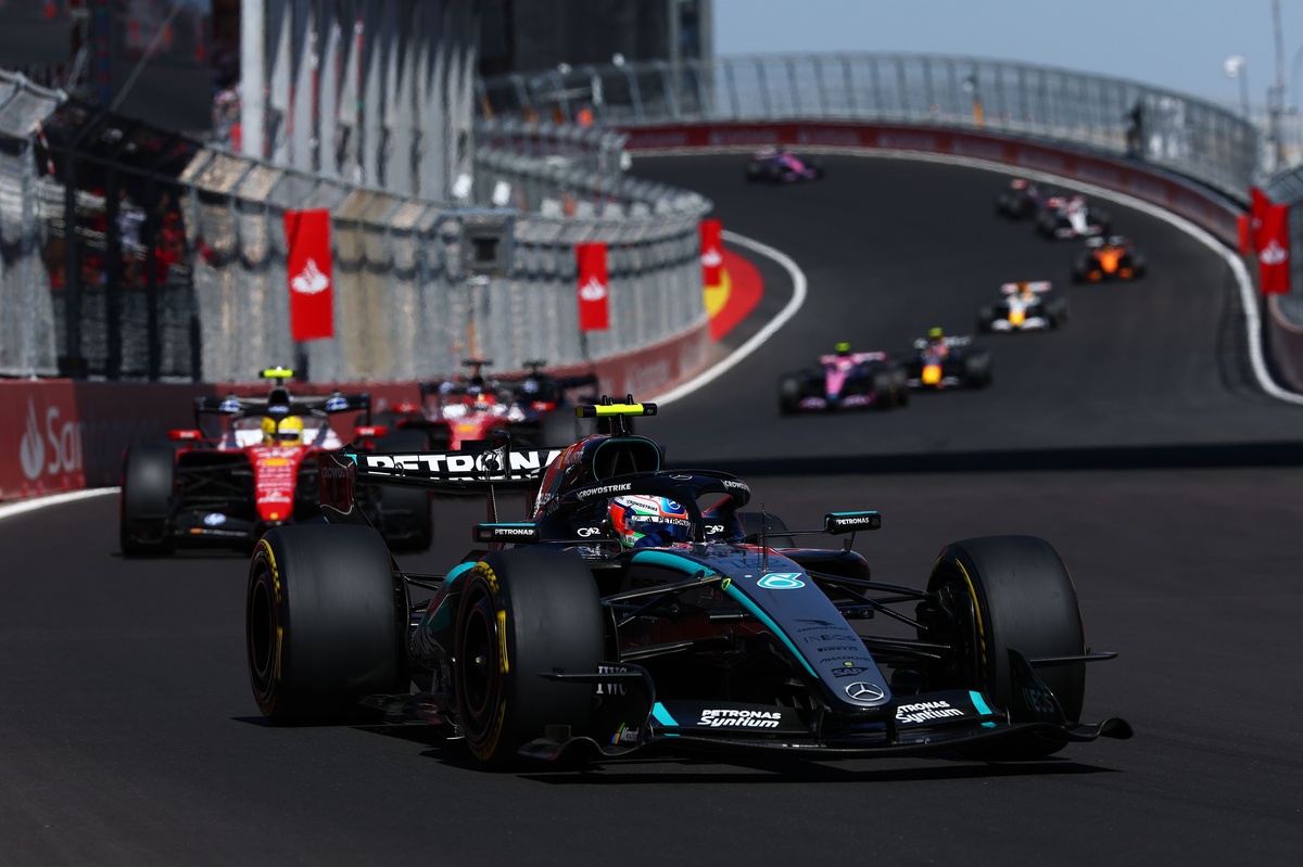 Antonelli vence de forma impressionante no GP da Espanha enquanto Hamilton abandona